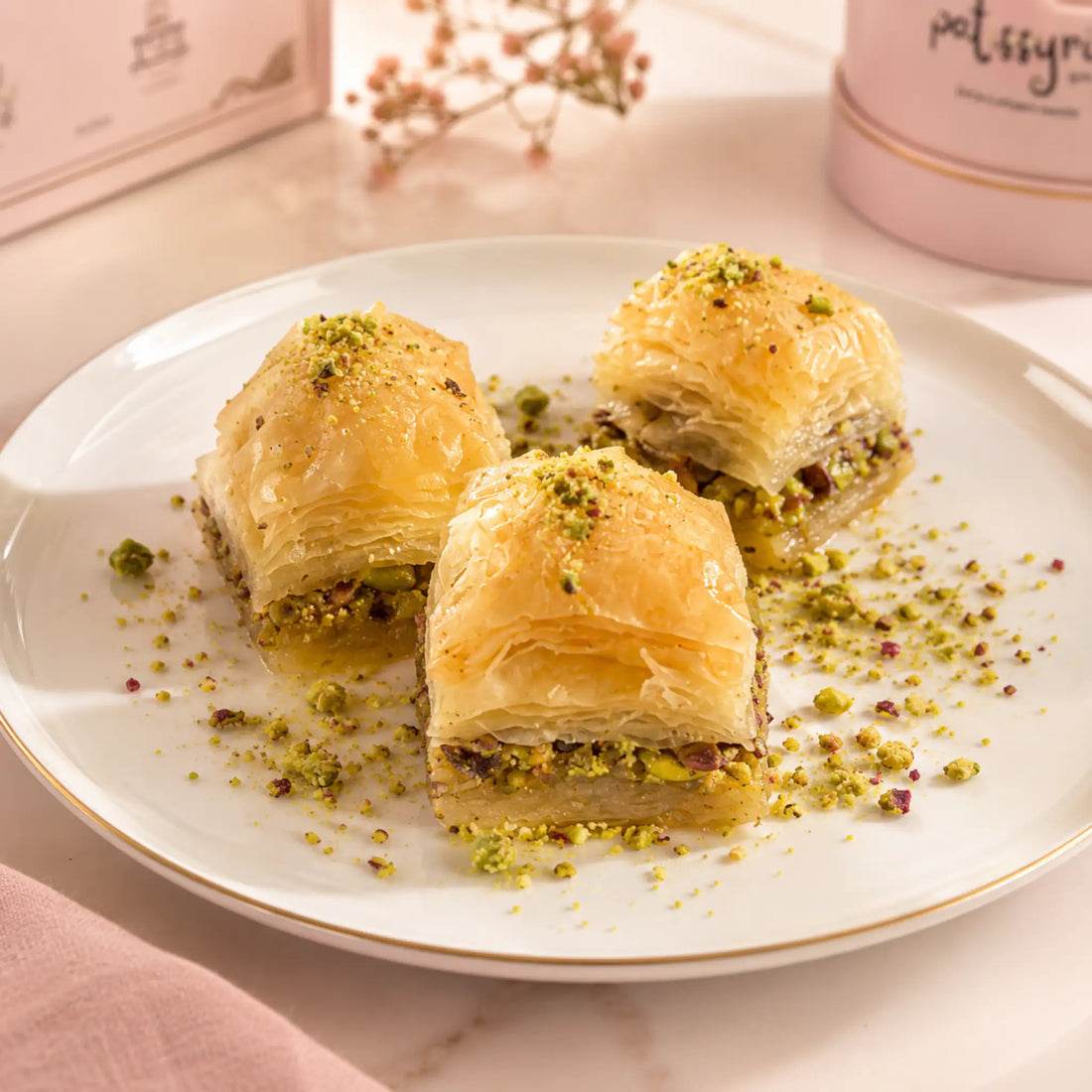 Handgemachte klassische Baklava mit Pistazien von Patissyrie